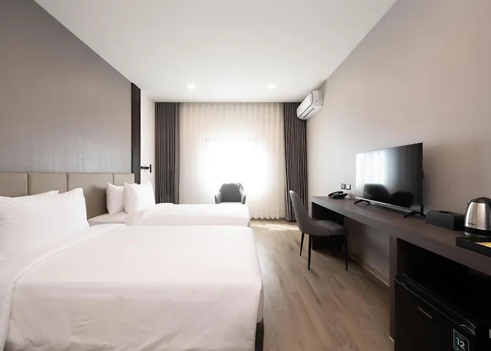 Hotel Surestay By Western Ramkhamhaeng Airport Rail Link 4*