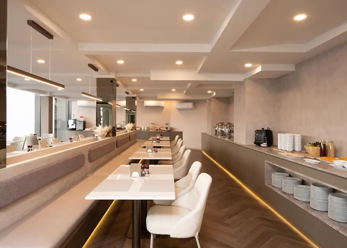Hotel Surestay By Western Ramkhamhaeng Airport Rail Link 4*