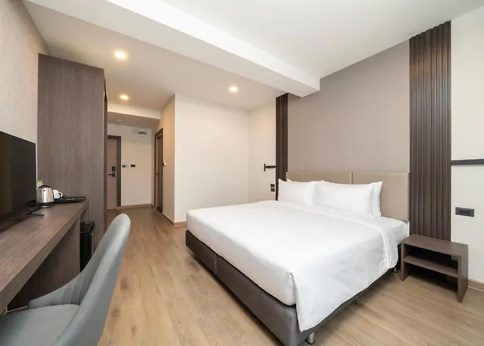 Surestay By Western Ramkhamhaeng Airport Rail Link 4*