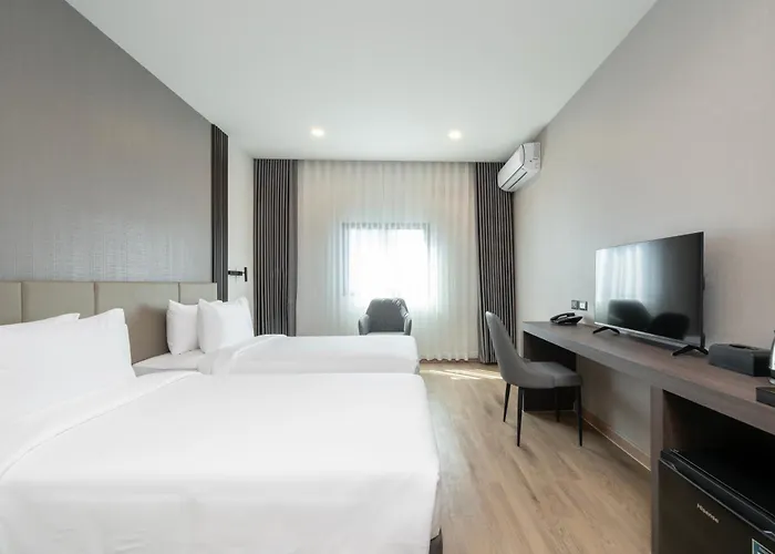 Hotel Surestay By Western Ramkhamhaeng Airport Rail Link 4*
